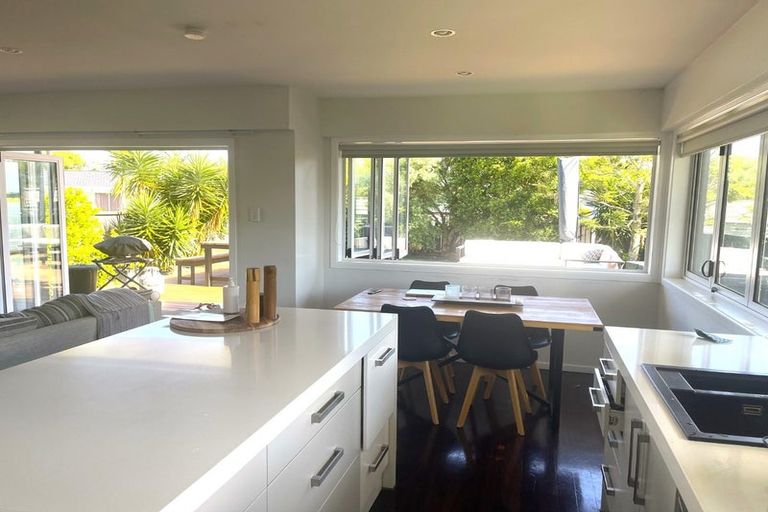 Photo of property in 8 Eskdale Road, Birkdale, Auckland, 0626