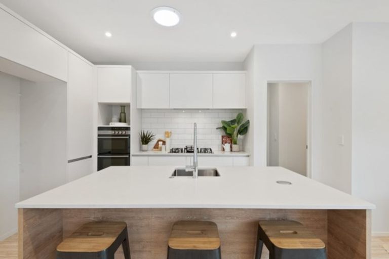 Photo of property in 23 Waituarua Drive, Takanini, 2112