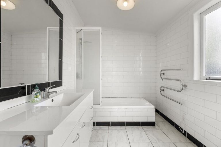 Photo of property in 9 Mellsop Avenue, Waiuku, 2123