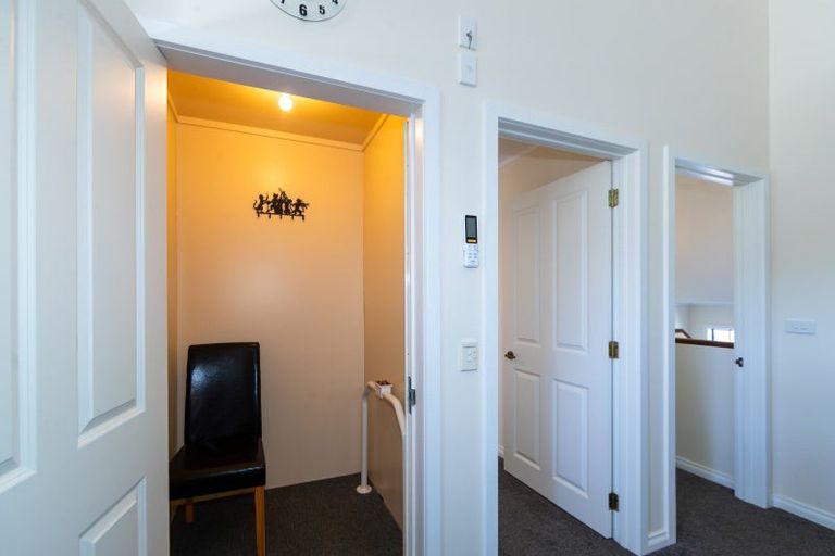 Photo of property in 38 Kensington Drive, Taradale, Napier, 4112