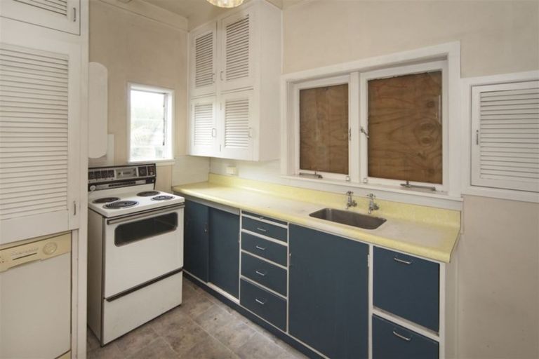 Photo of property in 300 Great North Road, Henderson, Auckland, 0612