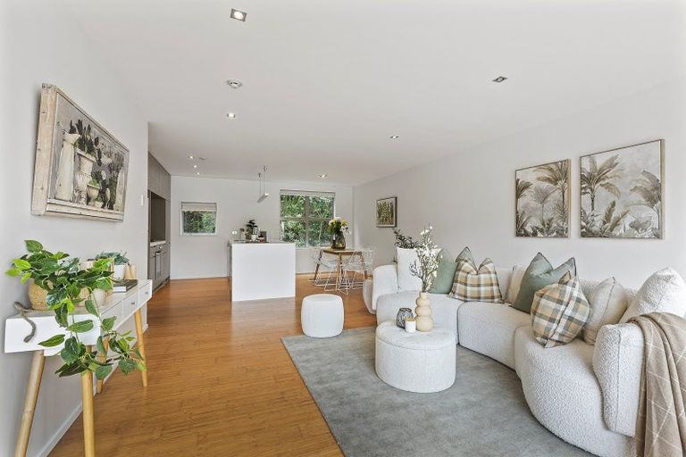 Photo of property in 17 Saddleback Grove, Karori, Wellington, 6012