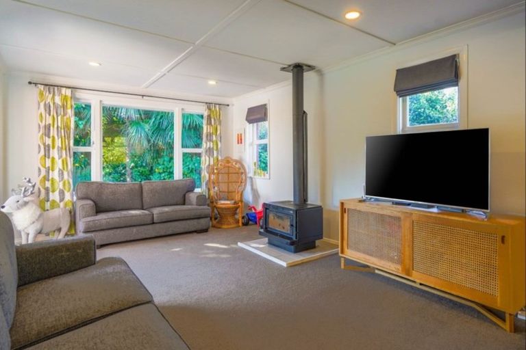 Photo of property in 10 Fleetwood Grove, Waikanae, 5036