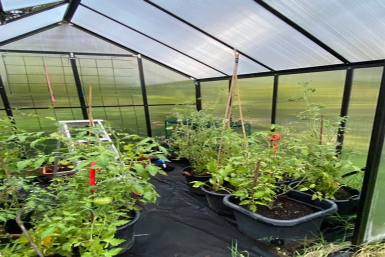 Photo of property in 4 Ferngully Road, Helensville, Kaukapakapa, 0871