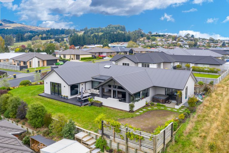 Photo of property in 64 Severn Street, Island Bay, Wellington, 6023