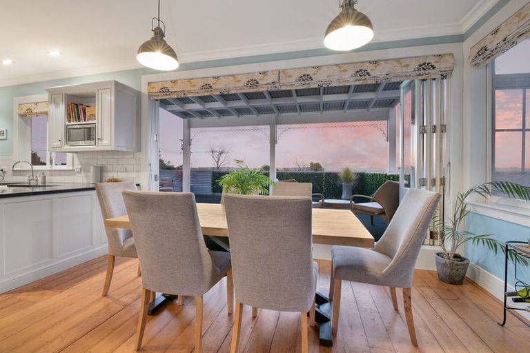 Photo of property in 33 Garfield Road, Helensville, 0800