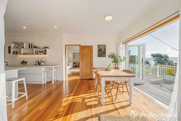 Photo of property in 31 Walter Road, Lowry Bay, Lower Hutt, 5013