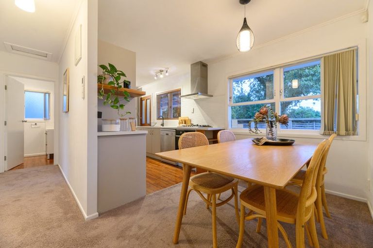 Photo of property in 42 Hereford Street, Te Atatu Peninsula, Auckland, 0610