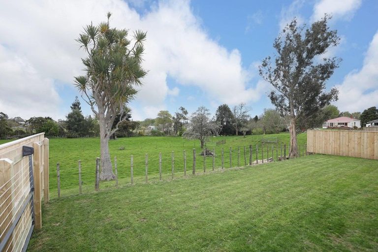 Photo of property in 18 Oldfield Lane, Marton, 4710