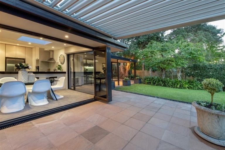 Photo of property in 25 Clifton Road, Hauraki, Auckland, 0622