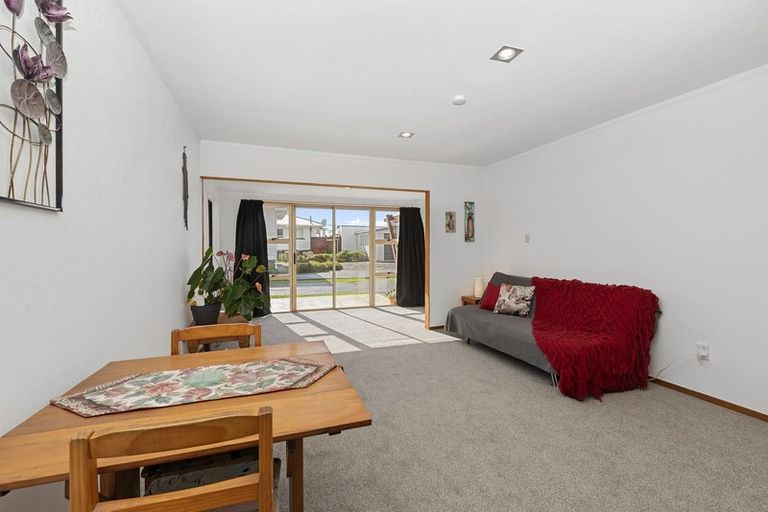 Photo of property in 120 Woodglen Road, Glen Eden, Auckland, 0602