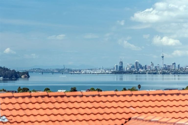 Photo of property in 28a Luckens Road, West Harbour, Auckland, 0618