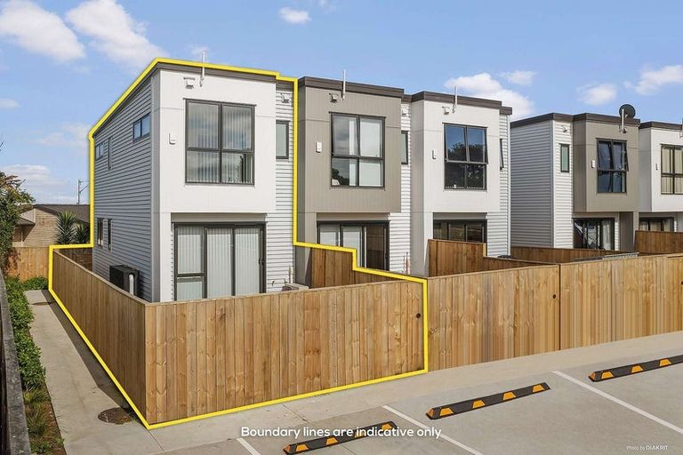 Photo of property in 2/17 Glenburn Place, Papakura, 2110
