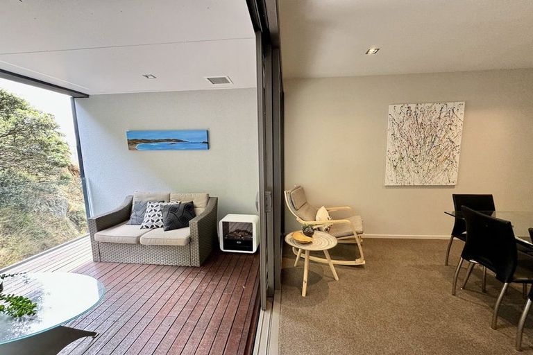 Photo of property in Patent 326 Apartments, 214s/326 Evans Bay Parade, Hataitai, Wellington, 6021