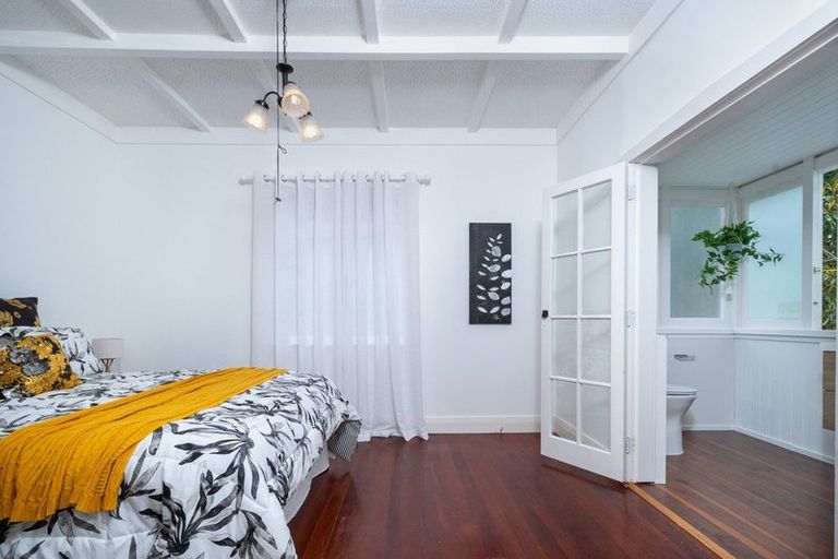 Photo of property in 221 Henderson Valley Road, Henderson, Auckland, 0612