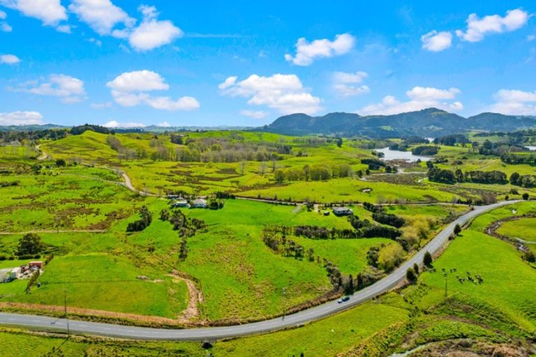 Photo of property in 17 Ranganui Road, Kaiwaka, 0573