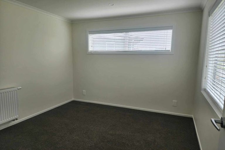 Photo of property in 115a Queen Charlotte Drive, Aotea, Porirua, 5024