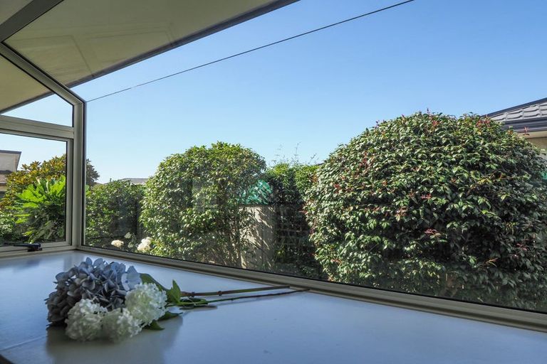 Photo of property in 17 Crown Hill, Paraparaumu, 5032