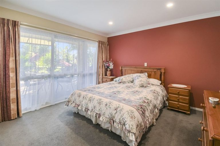 Photo of property in 22 Glencairn Place, Buckland, Pukekohe, 2677