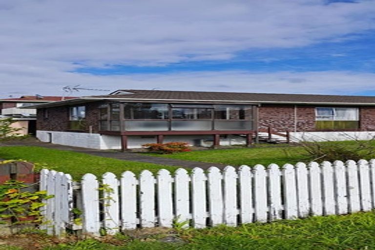 Photo of property in 2/56 Rimu Street, New Lynn, Auckland, 0600