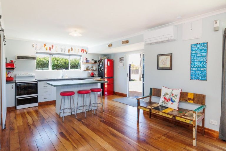 Photo of property in 35 Shortt Street, Foxton Beach, Foxton, 4815