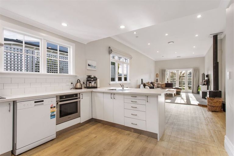 Photo of property in 58 Hawkesbury Avenue, St Albans, Christchurch, 8014