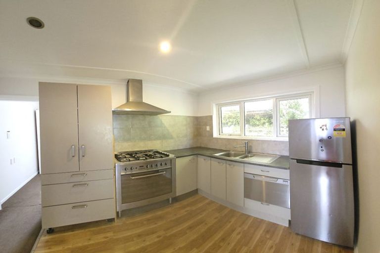 Photo of property in 43 Lyndfield Lane, Newlands, Wellington, 6037