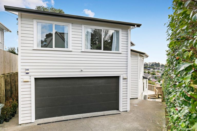 Photo of property in 26a Sunset Road, Unsworth Heights, Auckland, 0632
