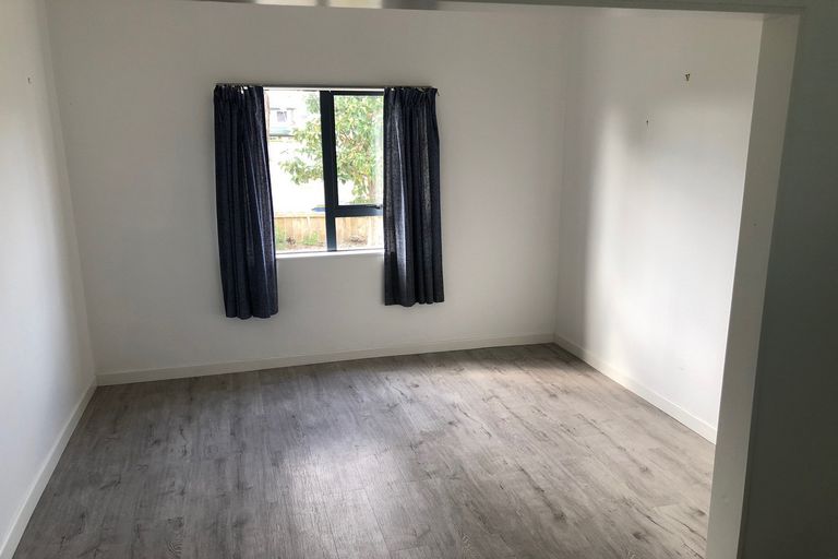 Photo of property in 1/29 Edwards Avenue, Henderson, Auckland, 0610