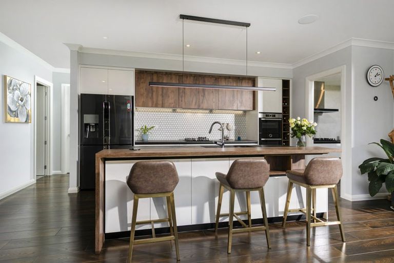 Photo of property in 7 Sir Lincoln Drive, Kumeu, 0810