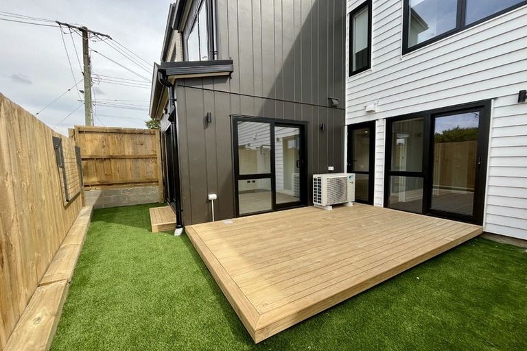 Photo of property in 98b Royal Road, Massey, Auckland, 0614