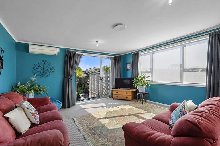 Photo of property in 4 Kelvin Place, Westown, New Plymouth, 4310