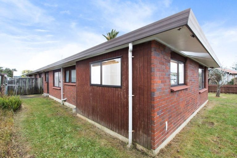 Photo of property in 2/6 Miami Street, Mangere East, Auckland, 2024