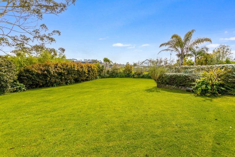 Photo of property in 8 Buckleys Track, Paremoremo, Auckland, 0632
