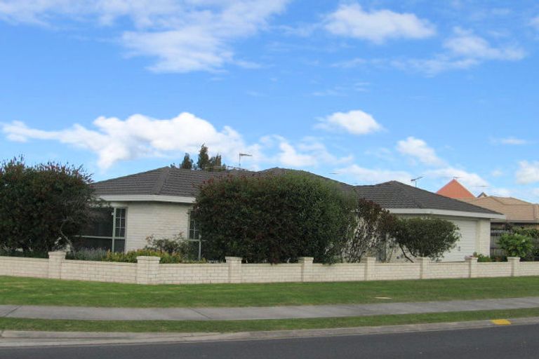 Photo of property in 131 Lakeside Drive, Orewa, 0931