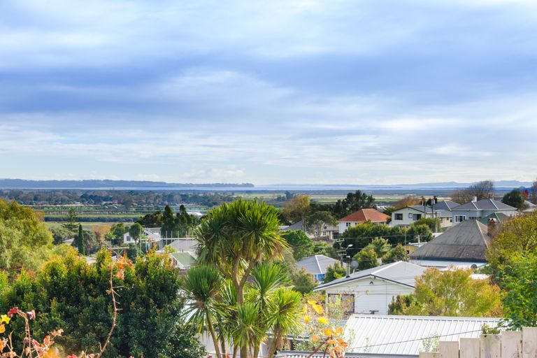 Photo of property in 69 Garfield Road, Helensville, 0800