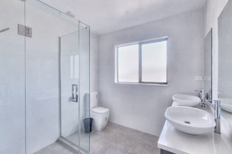 Photo of property in 1/48 Woodside Road, Massey, Auckland, 0614