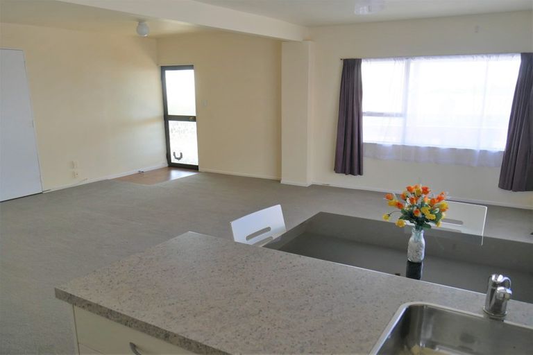 Photo of property in 16 Orewa Heights Crescent, Orewa, 0931