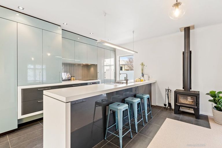 Photo of property in 69 Queens Drive, Lyall Bay, Wellington, 6022