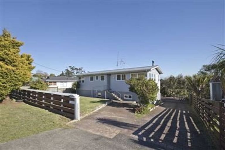Photo of property in 478 Don Buck Road, Massey, Auckland, 0614