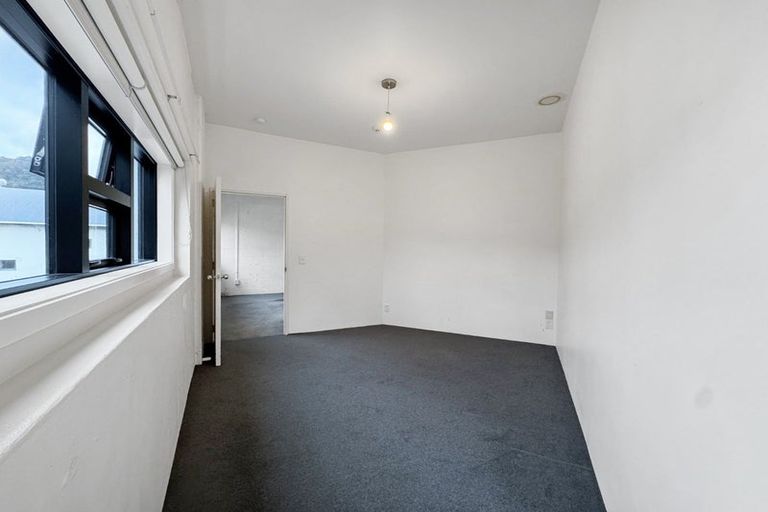 Photo of property in Endeavour Apartments, 19/125u Thorndon Quay, Pipitea, Wellington, 6011