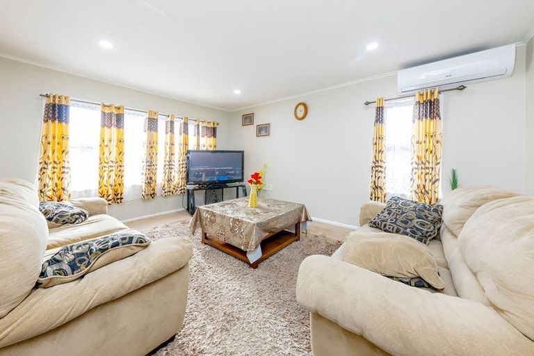 Photo of property in 5 Lloyd Avenue, Papatoetoe, Auckland, 2025