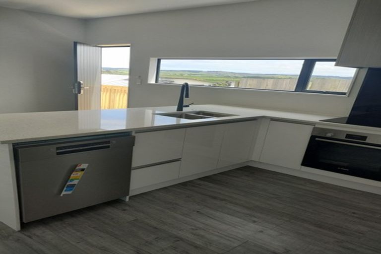 Photo of property in 12 Taupata Lane, Helensville, 0800