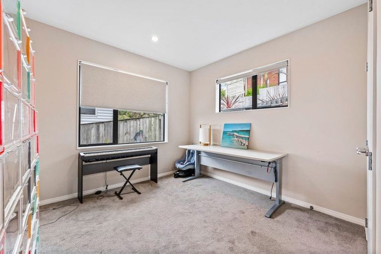 Photo of property in 11 Matisse Drive, West Harbour, Auckland, 0618
