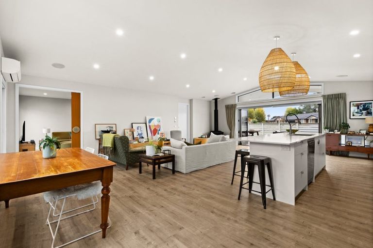 Photo of property in 2 Willowbrook Place, Clive, 4102