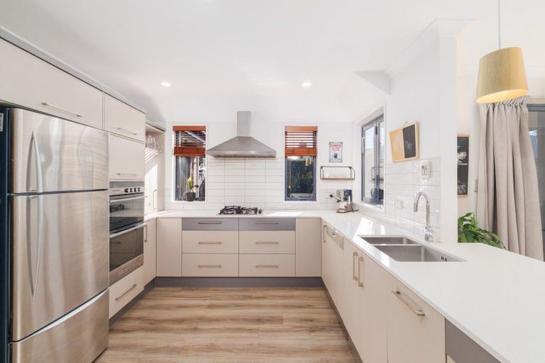 Photo of property in 24 Foresters Crescent, Parklands, Christchurch, 8083
