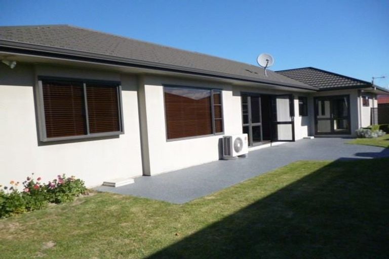 Photo of property in 2 Caulfield Place, Taradale, Napier, 4112