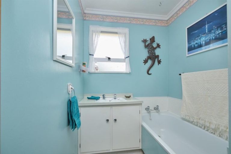 Photo of property in 33 Castle Street, Eltham, 4322