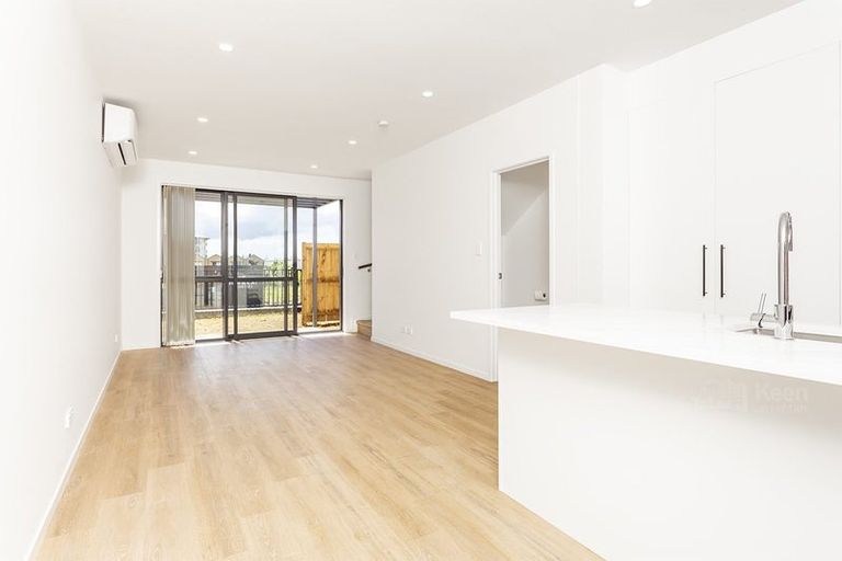 Photo of property in 8 Dorothy Thorpe Way, New Lynn, 0600