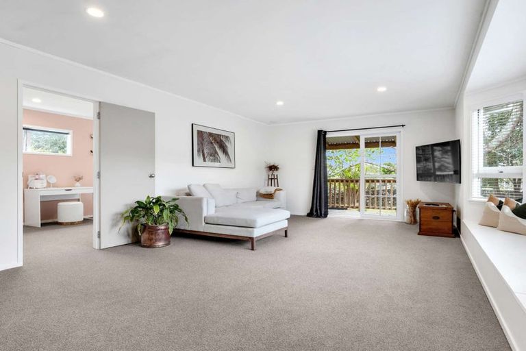 Photo of property in 1 Melia Place, Stanmore Bay, Whangaparaoa, 0932